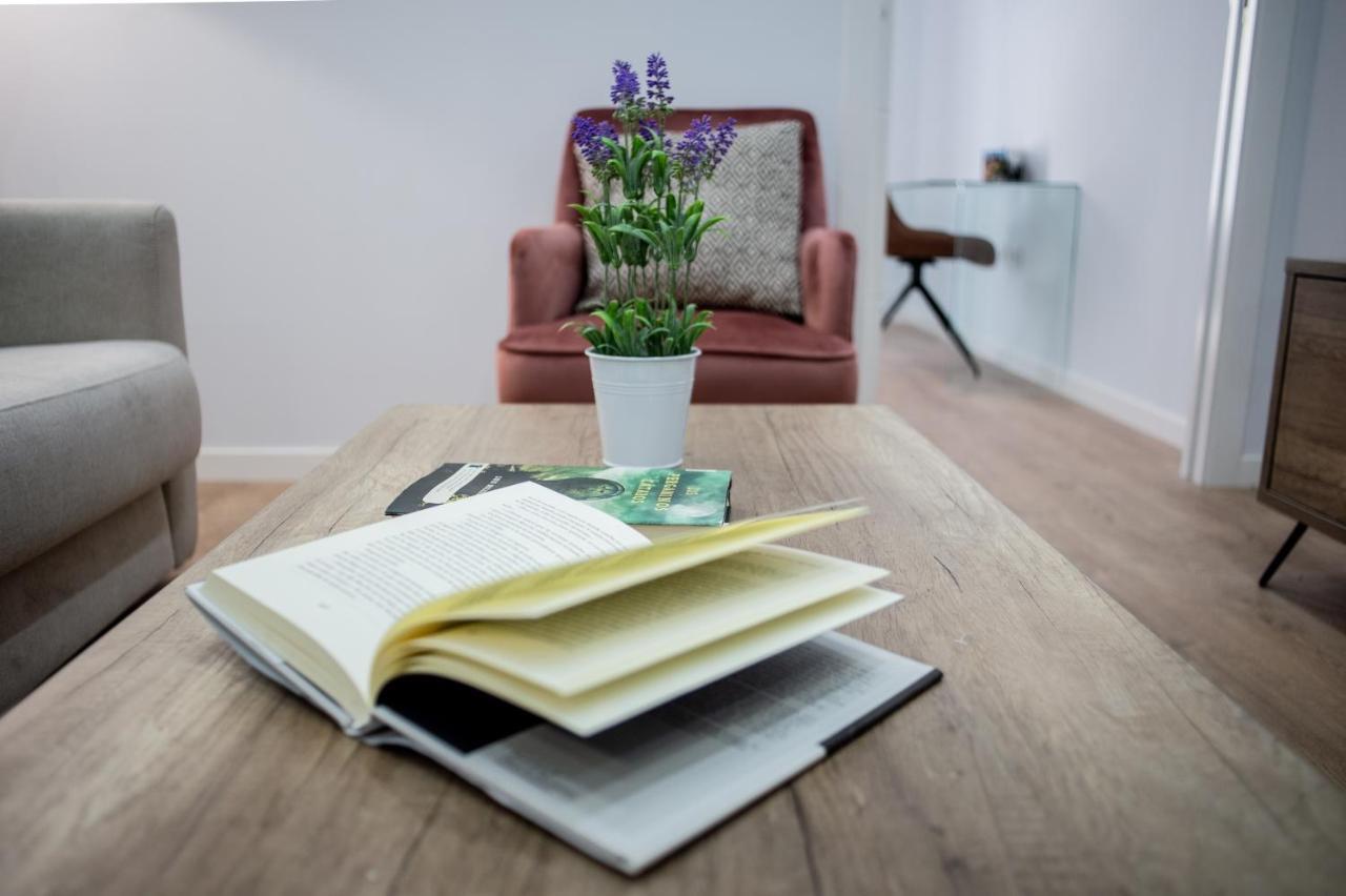 Apartamentos Turisticos Moret11-1B กาเซเรส ภายนอก รูปภาพ